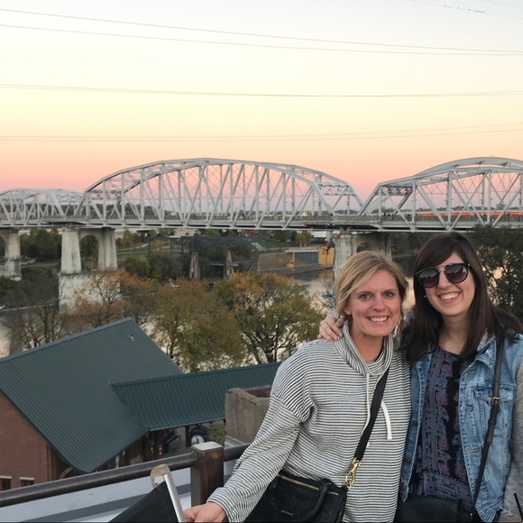 Meet your Posher, Erin - Picture 1 of 4